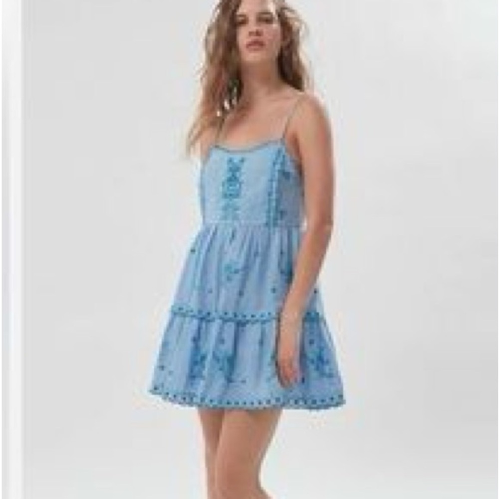 Urban Outfitters UO Blue Hanna flower Embroidered Scalloped Babydoll Mini Dress - Picture 2 of 3